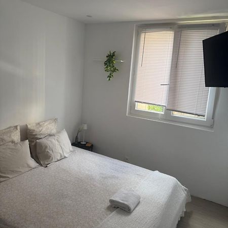 Privat Room In Private Security Residence With Free Parking, 1 Minute From Tramway, 9 Minutes From De Center, Accessible All Transports Nice Ngoại thất bức ảnh